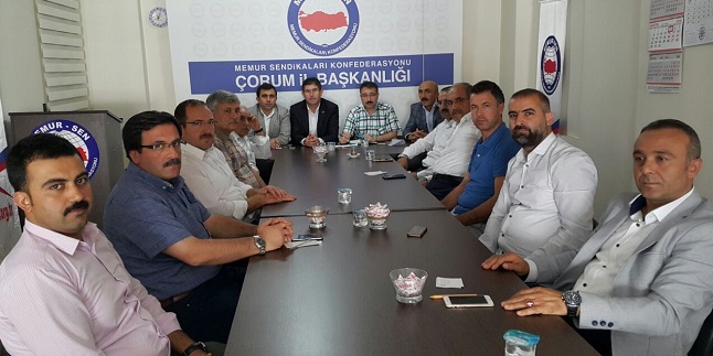 AK PARTİ ÇORUM İL BAŞKANI RUMİ BEKİROĞLU, MEMUR SEN İL BAŞKANLIĞINI ZİYARET ETTİ (İHA/ÇORUM-İHA)