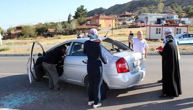 ÇORUM’UN OSMANCIK İLÇESİNDE MEYDANA GELEN TRAFİK KAZASINDA 2 KİŞİ YARALANDI. (İSMAİL KABAKDERE/ÇORUM-İHA)