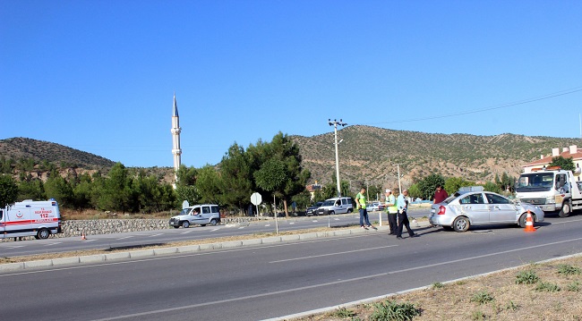 ÇORUM’UN OSMANCIK İLÇESİNDE MEYDANA GELEN TRAFİK KAZASINDA 2 KİŞİ YARALANDI. (İSMAİL KABAKDERE/ÇORUM-İHA)