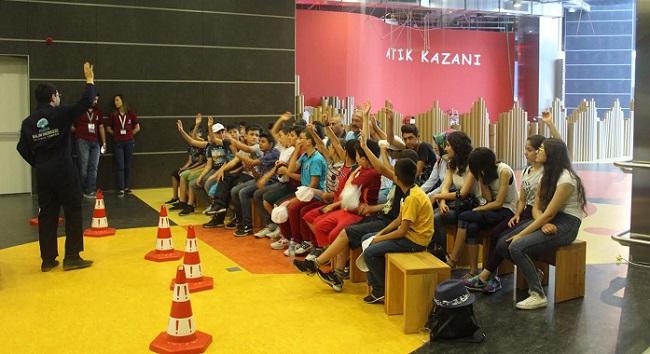 ÇEVRE VE ŞEHİRCİLİK BAKANLIĞI TARAFINDAN BAŞLATILAN “İKLİM DEĞİŞİKLİĞİ KONUSUNDA FARKINDALIK GELİŞTİRME PROJESİ” KAPSAMINDA GERÇEKLEŞTİRİLEN "İKLİM KAMPLARI" İKLİM DEĞİŞİKLİĞİ KONUSUNDA BİLGİ VE FARKINDALIKLARININ GELİŞTİRİLMESİNDE ETKİN ROL OYNUYOR. (İHA/ANKARA-İHA)
