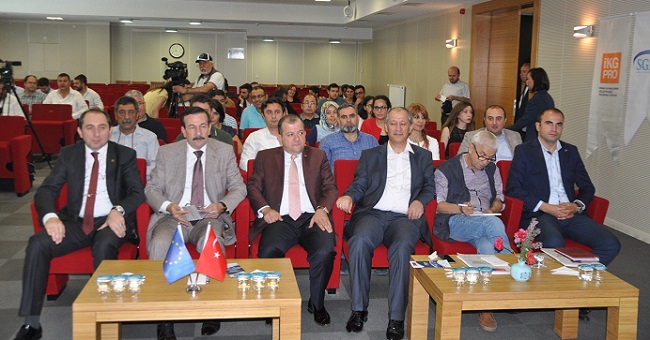 ÇORUM'DA HAYATA GEÇİRİLEN İNSANA YAKIŞIR İŞ İÇİN KAYITLI İSTİHDAMIN TEŞVİKİ ADI VERİLEN PROJENİN TANITIMI YAPILDI (M. MUTTALİP YALÇIN/ÇORUM-İHA)