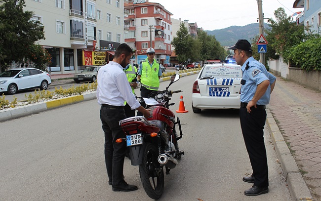 OSMANCIK'TA TRAFİK DETİMLERİ ARTIRILDI. (İSMAİL KABAKDERE/ÇORUM-İHA)