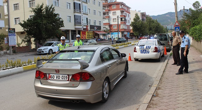 TRAFİK EKİPLERİ OSMANCIK'TA DETİMLERİ ARTIRDI. (İSMAİL KABAKDERE/ÇORUM-İHA)