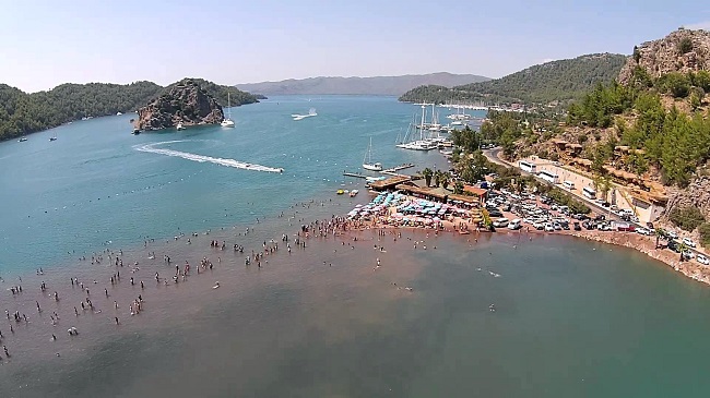 ÇORUM'DA YAŞAYAN 17 YAŞINDAKİ LİSE ÖĞRENCİSİ HAKAN KARINCALI TATİL İÇİN GELDİĞİ MUĞLA'NIN MARMARİS İLÇESİNDE BOĞULARAK CAN VERDİ. (VURAL EFECİK/MUĞLA-İHA)