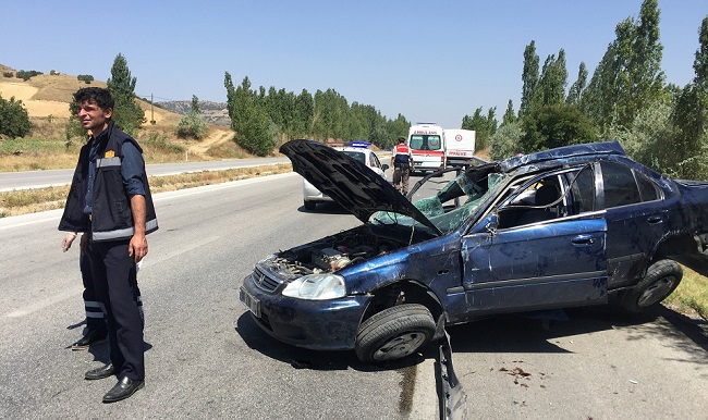 ÇORUM’DA İKİ OTOMOBİL ÇARPIŞTI