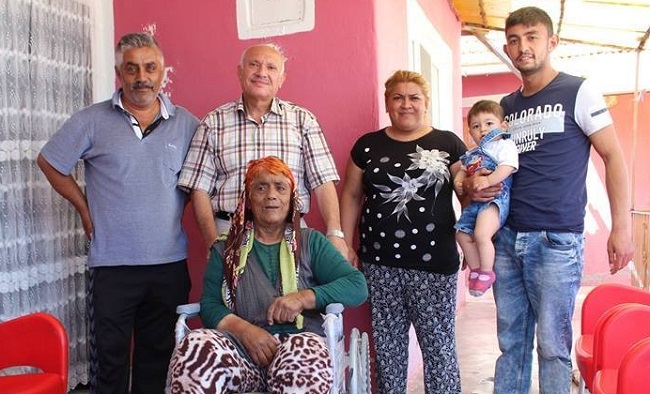 MHP’Lİ BAŞKAN O TEYZEYİ DE SEVİNDİRDİ