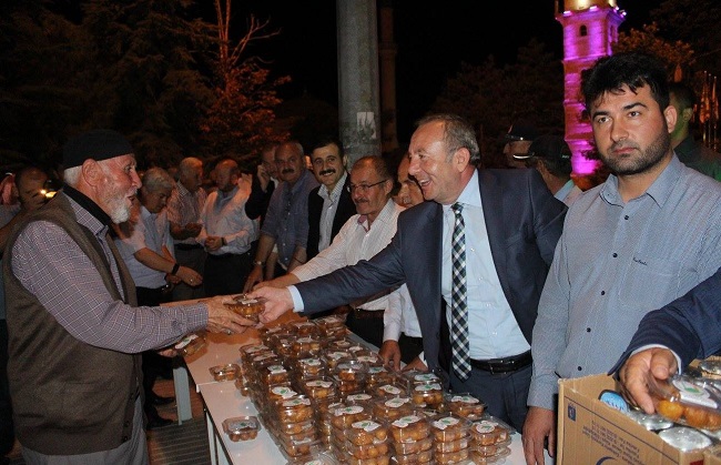 TÖRENDE LOKMA TATLISI DAĞITILDI (SERKAN ŞANSEVER/ÇORUM-İHA)