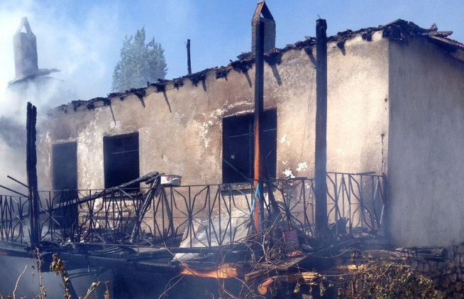 ÇORUM’DA AHŞAP EV YANGINDA KÜL OLDU