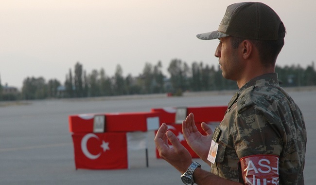 HAKKARİ'NİN ŞEMDİNLİ İLÇESİNDEKİ TERÖR SALDIRISINDA ŞEHİT OLAN UZMAN ÇAVUŞ SAVAŞ BATU VE KERİM KEÇECİ İÇİN VAN’DA TÖREN DÜZENLENDİ. ŞEHİTLERİN NAAŞI, TÖRENİN ARDINDAN MEMLEKETLERİNE UĞURLANDI. (ATİLLA İDİZ - MURAT DALGIN/VAN-İHA)