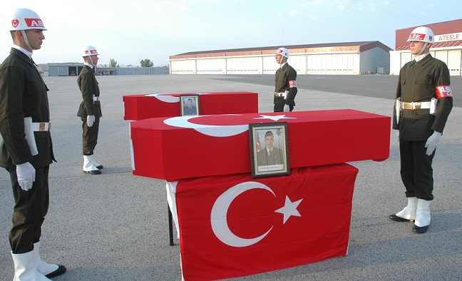 HAKKARİ'NİN ŞEMDİNLİ İLÇESİNDEKİ TERÖR SALDIRISINDA ŞEHİT OLAN UZMAN ÇAVUŞ SAVAŞ BATU VE KERİM KEÇECİ İÇİN VAN’DA TÖREN DÜZENLENDİ. ŞEHİTLERİN NAAŞI, TÖRENİN ARDINDAN MEMLEKETLERİNE UĞURLANDI. (ATİLLA İDİZ - MURAT DALGIN/VAN-İHA)