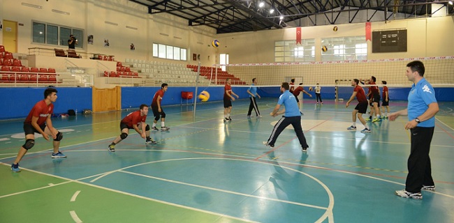 VOLEYBOL TAKIMI LİGDE İDDİALI