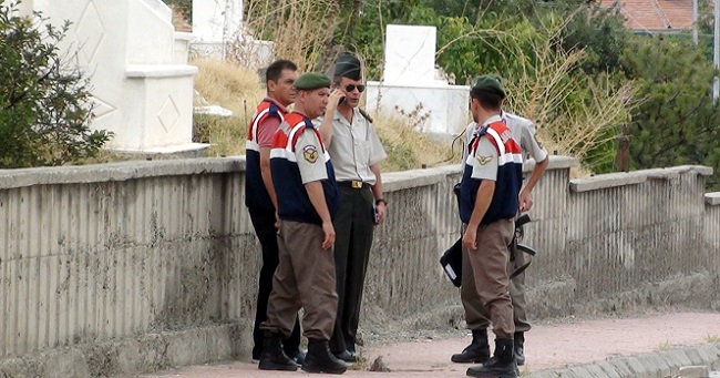 OLAYIN ARDINDAN BÖLGEYE ÇOK SAYIDA POLİS, JANDARMA EKİBİ SEVK EDİLDİ. (M. MUTTALİP YALÇIN/ÇORUM-İHA)