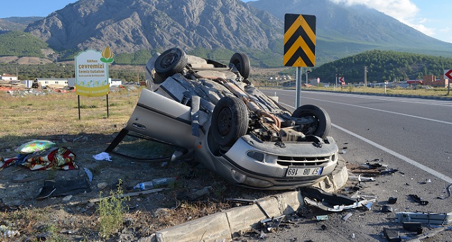 ÇORUM’UN KARGI İLÇESİNDE İKİ OTOMOBİLİN KAVŞAKTA ÇARPIŞMASI SONUCU MEYDANA GELEN TRAFİK KAZASINDA 4 KİŞİ YARALANDI. (TURAN OZAN ACAR/ÇORUM-İHA)