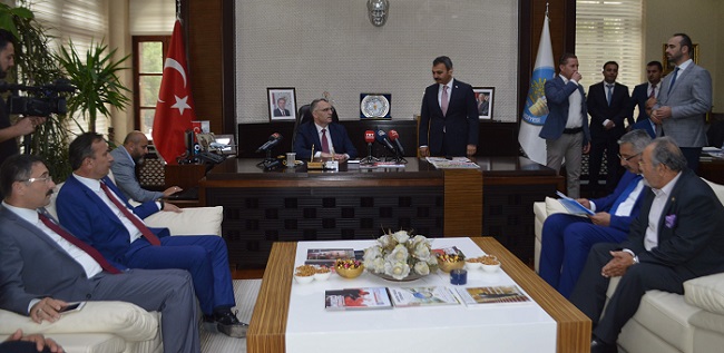 MALİYE BAKANI NACİ AĞBAL, ÇORUM BELEDİYESİNİ ZİYARET ETTİ (M. MUTTALİP YALÇIN/ÇORUM-İHA)