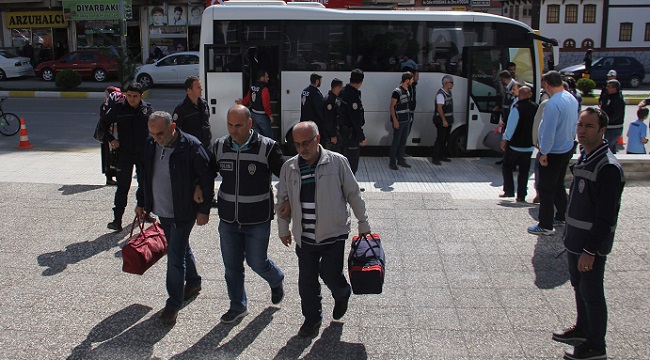 ÇORUM VE ANKARA'DA DÜZENLENEN FETÖ OPERASYONUNDA ÖZALTINA ALINAN 34 KİŞİDEN 23'Ü ADLİYEYE SEVK EDİLDİ. (M. MUTTALİP YALÇIN/ÇORUM-İHA)