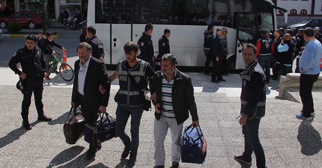 ÇORUM VE ANKARA'DA DÜZENLENEN FETÖ OPERASYONUNDA GÖZALTINA ALINAN 34 KİŞİDEN 23'Ü ADLİYEYE SEVK EDİLDİ. (M. MUTTALİP YALÇIN/ÇORUM-İHA)