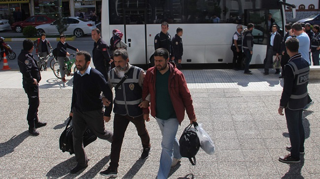 ÇORUM VE ANKARA'DA DÜZENLENEN FETÖ OPERASYONUNDA GÖZALTINA ALINAN 34 KİŞİDEN 23'Ü ADLİYEYE SEVK EDİLDİ. (M. MUTTALİP YALÇIN/ÇORUM-İHA)