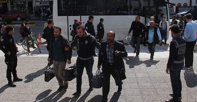 ÇORUM VE ANKARA'DA DÜZENLENEN FETÖ OPERASYONUNDA GÖZALTINA ALINAN 34 KİŞİDEN 23'Ü ADLİYEYE SEVK EDİLDİ. (M. MUTTALİP YALÇIN/ÇORUM-İHA)