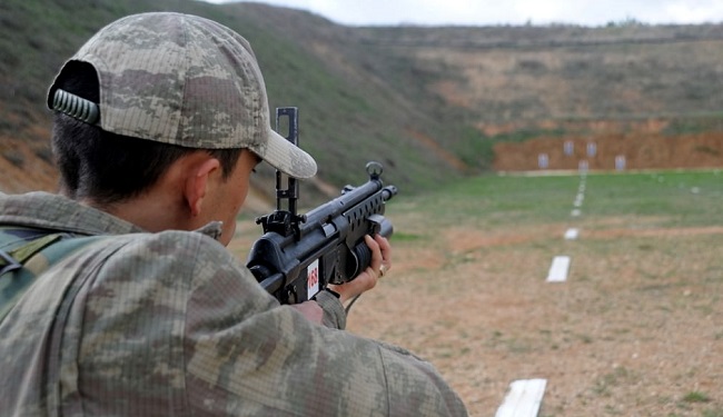 Bilecik 9. Jandarma Eğitim Alay Komutanlığına gelen ve burada yoğun bir eğitime tabi tutulan acemi askerler, 9 haftalık eğitimin ardından "usta er" olarak görev yapacakları birliklerine gönderiliyor. ( Muhsin Arslan - Anadolu Ajansı )