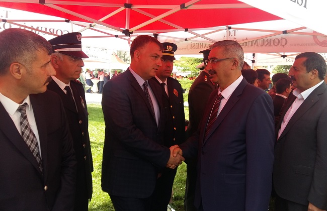 FETULLAHÇI TERÖR ÖRGÜTÜ’NÜN (FETÖ) DARBE GİRİŞİMİ SIRASINDA HAYATINI KAYBEDEN DEMOKRASİ ŞEHİTLERİNİN HATIRASINI YAŞATMAK AMACIYLA ÇORUM VALİLİĞİ TARAFINDAN YAPTIRILAN ŞEHİTLER ÇEŞMESİ, DÜZENLENEN TÖRENLE AÇILDI. (M. MUTTALİP YALÇIN/ÇORUM-İHA)