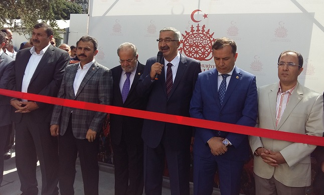FETULLAHÇI TERÖR ÖRGÜTÜ’NÜN (FETÖ) DARBE GİRİŞİMİ SIRASINDA HAYATINI KAYBEDEN DEMOKRASİ ŞEHİTLERİNİN HATIRASINI YAŞATMAK AMACIYLA ÇORUM VALİLİĞİ TARAFINDAN YAPTIRILAN ŞEHİTLER ÇEŞMESİ, DÜZENLENEN TÖRENLE AÇILDI. (M. MUTTALİP YALÇIN/ÇORUM-İHA)