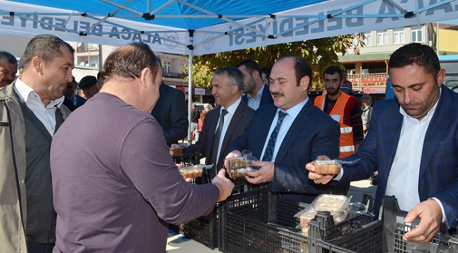 ALACA BELEDİYESİ AŞURE DAĞITTI