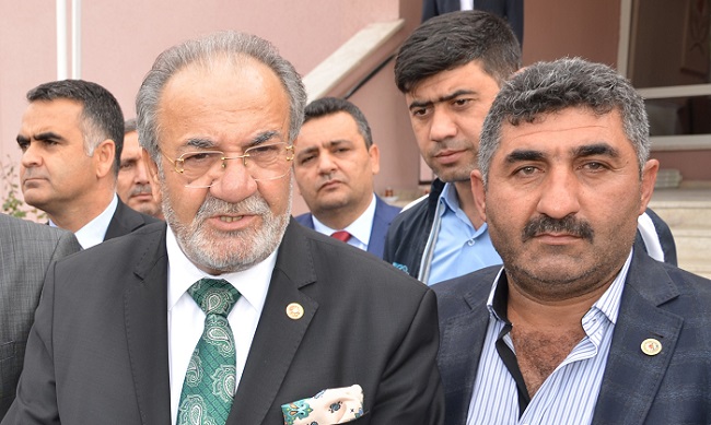 OSMANCIK ZİRAAT ODASI BAŞKANI ALİ OSMAN ŞAHİNER, ÇELTİK ÜRETECİSİNİN İSTEKLERİNİ TBMM İDARE AMİRİ VE ÇORUM MİLLETVEKİLİ SALİM USLU'YA İLETMİŞTİ. (İSMAİL KABAKDERE/ÇORUM-İHA)