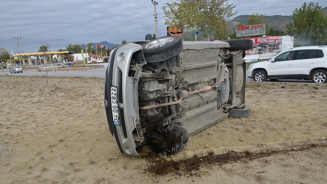 ÇORUM’UN OSMANCIK İLÇESİNDE MEYDANA GELEN TRAFİK KAZASINDA 1 KİŞİ YARALANDI. (İSMAİL KABAKDERE/ÇORUM-İHA)