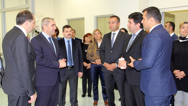 TÜRKİYE İLAÇ VE TIBBİ CİHAZ KURUMUNDAN BİR HEYETE HİTİT ÜNİVERSİTESİ LABORATUARLARINDA İNCELEMELERDE BULUNDU. (M. MUTTALİP YALÇIN/ÇORUM-İHA)