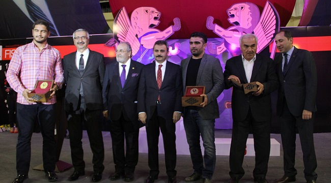 12. DÜNYA ÜNİVERSİTELERARASI GÜREŞ ŞAMPİŞYONASINA DÜNYACA ÜNÜ GÜREŞÇİLER TEVFİK KIŞ, NAZMİ AVULCA VE TAHA AKGÜN DE KATILDI. (M. MUTTALİP YALÇIN/ÇORUM-İHA)