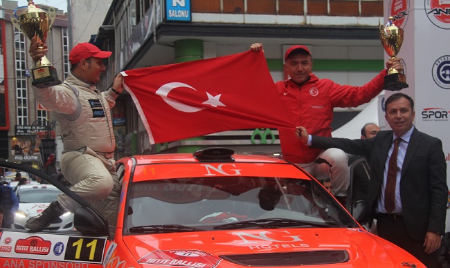 ŞAMPİYONLAR ÇORUM’DA KUPA KALDIRDI