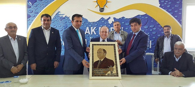 MEHMET KARADAĞ’A SÜRPRİZ HEDİYE