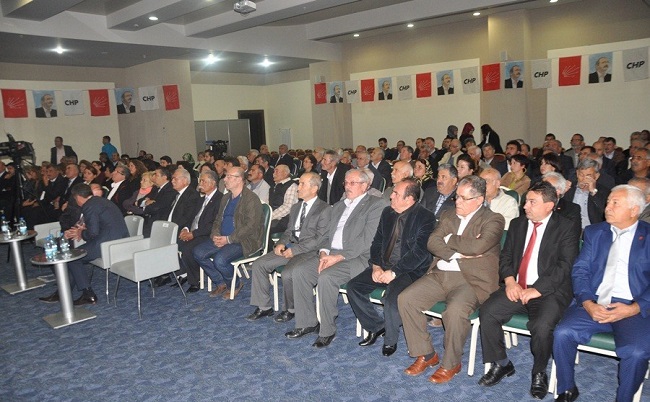 CHP GENEL BAŞKAN YARDIMCISI BÜLENT TEZCAN, PARTİSİNİN ÇORUM İL BAŞKANLIĞI TARAFINDAN DÜZENLENEN DANIŞMA MECLİSİ TOPLANTISINA KATILDI. (M. MUTTALİP YALÇIN/ÇORUM-İHA)