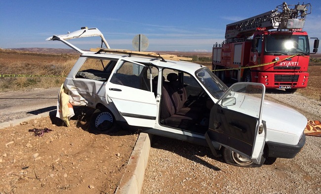 ÇORUM'UN ALACA İLÇESİNDE MEYDANA GELEN TRAFİK KAZASINDA 4 KİŞİ HAYATINI KAYBETTİ, 3 KİŞİ YARALANDI. (İHA/ÇORUM-İHA)