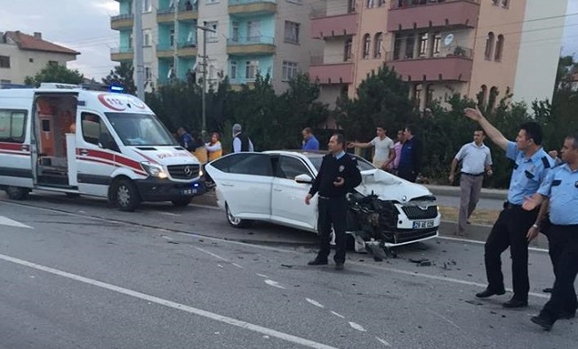 ÇORUM’DA OTOMOBİLLE TRAKTÖR ÇARPIŞTI