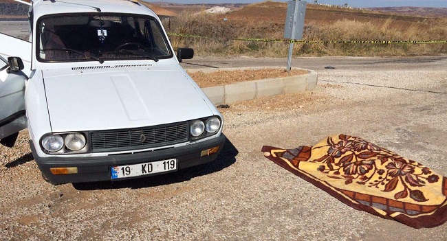 ÇORUM'UN ALACA İLÇESİNDE MEYDANA GELEN TRAFİK KAZASINDA 4 KİŞİ HAYATINI KAYBETTİ, 3 KİŞİ YARALANDI. (İHA/ÇORUM-İHA)