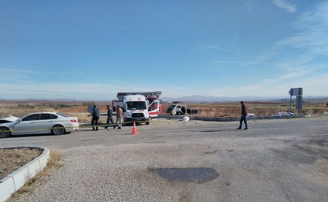 ÇORUM'UN ALACA İLÇESİNDE MEYDANA GELEN TRAFİK KAZASINDA 4 KİŞİ HAYATINI KAYBETTİ, 3 KİŞİ YARALANDI. (İHA/ÇORUM-İHA)