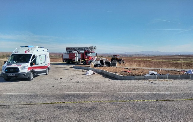 ÇORUM'UN ALACA İLÇESİNDE MEYDANA GELEN TRAFİK KAZASINDA 4 KİŞİ HAYATINI KAYBETTİ, 3 KİŞİ YARALANDI. (İHA/ÇORUM-İHA)