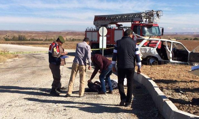 ÇORUM'UN ALACA İLÇESİNDE MEYDANA GELEN TRAFİK KAZASINDA 4 KİŞİ HAYATINI KAYBETTİ, 3 KİŞİ YARALANDI. (İHA/ÇORUM-İHA)