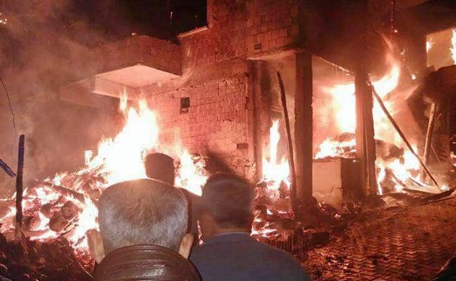 ÇORUM’UN İSKİLİP İLÇESİNDE ÇIKAN YANGINDA 2 EV TAMAMEN YANDI. (TUNCAY MUMCU/ÇORUM-İHA)