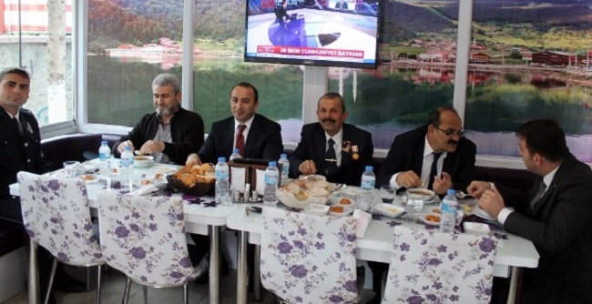 KARGI KAYMAKAMINDAN ANLAMLI YEMEK
