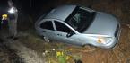 OTOMOBİL TOPRAK YIĞININA ÇARPTI