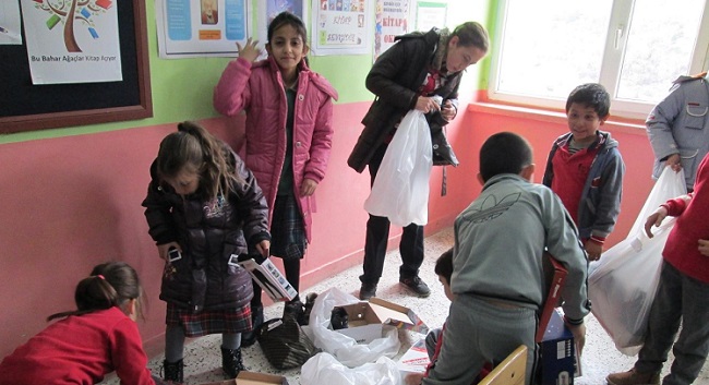 ÖĞRENCİLERİ ISITAN YARDIM SEVİNDİRDİ