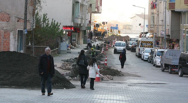 ELEKTRİK HATLARI YER ALTINA ALINIYOR