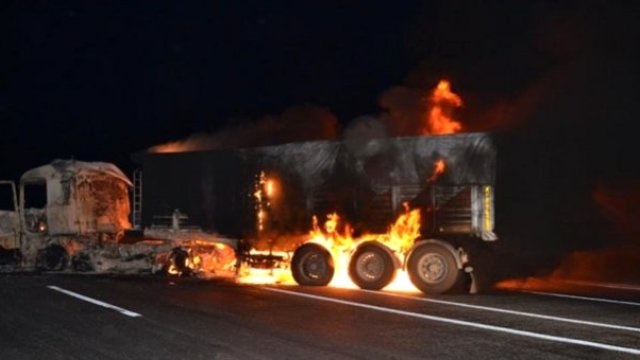 ÇORUM’DA TIR YANARAK KÜL OLDU