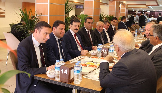 İŞADAMINDAN BİRLİK VE BERABERLİK YEMEĞİ