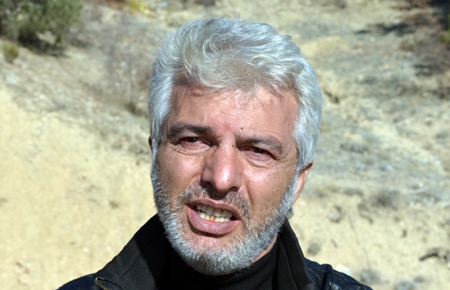 KAYIP İŞ ADAMININ AĞABEYİ ORHAN KIRMAÇ, "KARDEŞİMİN UFAK BİR PARÇASINI BULAYIM DA KENDİSİNE BİR MEZAR YAPAYIM" DEDİ. (M. MUTTALİP YALÇIN/ÇORUM-İHA)