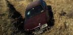 OTOMOBİL TARLAYA UÇTU: 1 YARALI