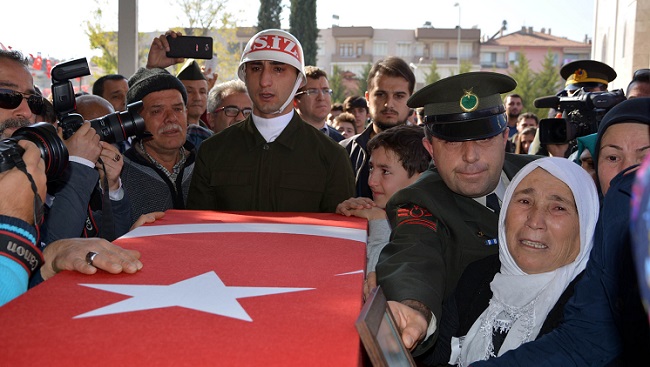 ŞIRNAK CUDİ DAĞI BÖLGESİ ÇAKIR SÖĞÜT MEVKİİNDE EL YAPIMI PATLAYICININ İNFİLAK ETMESİ SONUCU ŞEHİT DÜŞEN UZMAN ÇAVUŞ TUNCAY ARSLAN (26) MEMLEKETİ ANTALYA’NIN KORKUTELİ İLÇESİNDE SON YOLCULUĞUNA UĞURLANDI. (ADEM AKALAN - ADEM DURMAZ/ANTALYA-İHA)