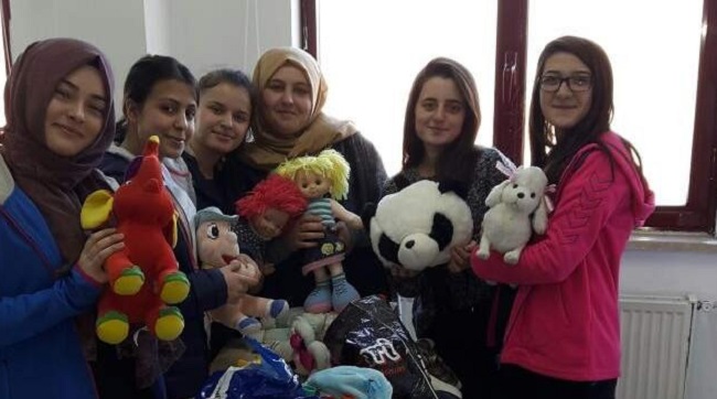 İBN-İ SİNA MESLEKİ VE TEKNİK ANADOLU LİSESİ ÖĞRENCİLERİ TARAFINDAN BAŞLATILAN KAMPANYA'YA İLÇEDEKİ FARKLI OKULLARDA DESTEK VERİYOR (TUNCAY MUMCU/ÇORUM-İHA)